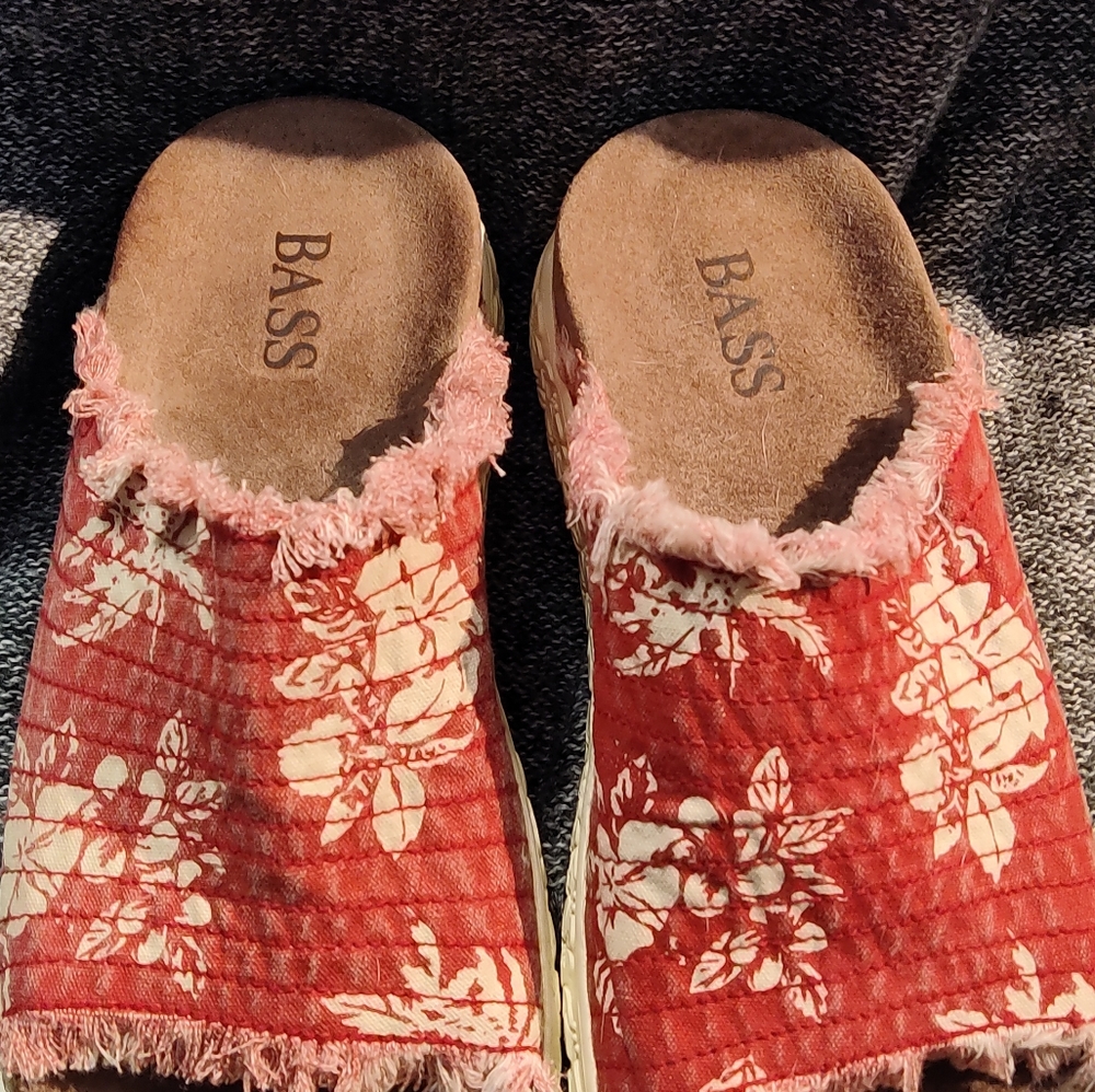 New pair of BASS slip ons